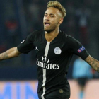 Neymar celebra uno de sus goles ante el Estrella Roja.-EL PERIÓDICO