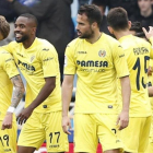 Los jugadores del Villarreal celebran el gol de Samu Castillejo (izquierda) que les daba los tres puntos en Anoeta frente a la Real Sociedad.-EFE / JUAN HERRERO