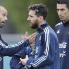 Mascherano, Messi y Di Maria, en el entrenamiento de la selección argentina en Buenos Aires.-AP / NATACHA PISARENKO