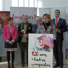 Mayte Martín en el Teatro Ramos Carrión acoge la muestra fotográfica titulada ‘130 años de la UGT en España’.-ICAL