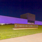 Las Cortes se iluminan en apoyo a las mujeres.-Pablo Requejo