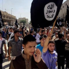 Manifestación a favor del Estado Islámico en Mosul (Irak).-AP / STR