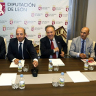El presidente de la Diputación de León, Juan Martínez Majo, se reúne con los Grupos de Acción Local y los municipios que participarán en la próxima edición de Intur.-ICAL