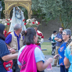 Simancas espera la llegada de la Virgen del Arrabal a la Ermita.-PABLO REQUEJO / PHOTOGENIC