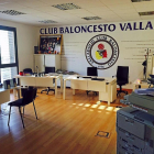 Una imagen tomada ayer de las desérticas oficinas del club morado.-G.V.