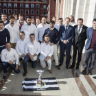 El alcalde de Valladolid, Óscar Puente, recibe en el Ayuntamiento a Silverstorm El Salvador, como ganador de la Copa Ibérica de Rugby-ICAL