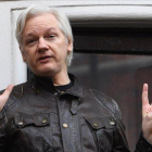 Julian Assange en la embajada de Ecuador en Londres.-EFE
