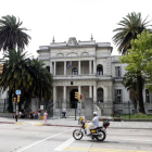 El Hospital Militar de Montevideo, donde están ingresados cinco de los seis presos de Guantánamo trasladados a Uruguay, este domingo.-Foto: EFE / IVÁN FRANCO