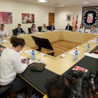 La presidenta del Parlamento autonómico, Silvia Clemente, preside la reunión de la Mesa y la Junta de Portavoces de las Cortes-ICAL