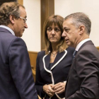 Alfonso Alonso, Idoia Mendia e Iñigo Urkullu, este miércoles, en el Parlamento vasco.-EFE / ADRIAN RUIZ DE HIERRO