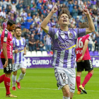 Toni celebra su gol contra el Albacete.-J. M. LOSTAU