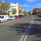 Calle Vinos de Rueda, en Parque Alameda, lugar elegido para el  mercadillo de los viernes.-J.M.LOSTAU