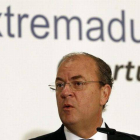 El presidente de Extremadura, José Antonio Monago, en el desayuno informativo que ha ofrecido este lunes en Madrid.-Foto: EFE / JAVIER LIZÓN
