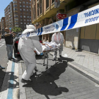 Momento, el 30 de junio de 2014, en el que se trasladan los restos mortales de Daniel González Repiso-El Mundo