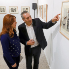 El pintor y poeta, Adolfo Alonso Ares, junto con la presidenta de las Cortes de Castilla y León, Silvia Clemente..-J. M. LOSTAU