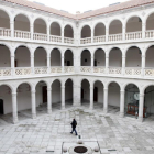 Interior del Palacio de Santa Cruz.-ICAL.