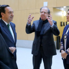 Pedro Barato, moderador de la Jornada, junto a Juan Vicente Herrera y Milagros Marcos antes del inicio.-ICAL