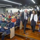 Jesús Julio Carnero dialoga con María José Monzón y Jesús Mozo ayer, en el salón de actos de la FRMP.-EL MUNDO