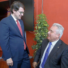 Alfonso Fernández Mañueco y el capitán Juan Aliste.-ICAL
