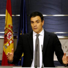 El secretario general del PSOE, Pedro Sánchez, en una rueda de prensa reciente en el Congreso.-JUAN MANUEL PRATS