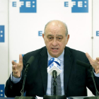 El cabeza de lista del PPC a las generales, el ministro Jorge Fernández Díaz, durante una rueda de prensa en la sede de la Agencia Efe en Barcelona-EFE