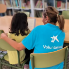 Voluntarios de Caixabank fomentan la lectura con el programa ‘Acompañamiento en la lectura’.- CAIXABANK