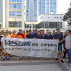 Concentración de los trabajadores de Vestas frente a la consejería de Hacienda, en una imagen de archivo. ICAL-