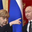 Los líderes de Rusia y Alemania han mantenido una rueda de prensa conjunta este domingo en el Kremlin.-Foto: POOL / AP