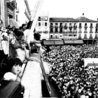 Bolaños en el balcón del Ayuntamiento tras ser elegido alcalde.-FONDO FOTOGRÁFICO DE LA ASOCIACIÓN DE  LA PRENSA