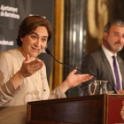 Ada Colau y Jaume Collboni, en el acto de firma de su pacto de gobierno, en mayo el 2016.-RICARD CUGAT