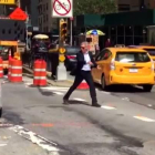 Harrison Ford dirige el tráfico en las calles de Nueva York.-EL PERIÓDICO