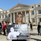 Entrega de firmas en el Congreso de los diputados por la investigación contra el cáncer infantil.-ICAL