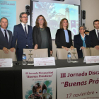 (IaD) el subdirector del ABC, José Ramón Alonso, el delegado del ABC en Castilla y León, José Luis Martín, la presidenta de la Diputación, Ángeles Armisén, la consejera de Familia e Igualdad de Oportunidades, Alicia García, la superiora del CSHH, Sor Puri-ICAL