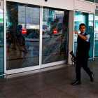 El aeropuerto de Estambul intenta recuperarse tras el sangriento atentado-REUTERS / OSMAN ORSAL