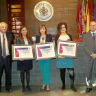 Gerardo Gutiérrez, Cristina Beatriz Martínez, Patricia Fernández, Susana Álvarez y Daniel Miguel en la entrega de premios del Consejo Social de la UVA.-J. M. LOSTAU