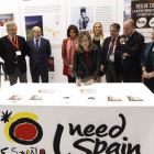 La consejera de Cultura y Turismo, Alicia García, firma el convenio para el protecto Avexperience, con Turespaña-Ical
