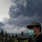 El volcán Agung, en la isla indonesia de Bali.-JOHANNES CHRISTO