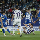 Una acción en defensa del último partido jugado por el Real Valladolid ante la Ponferradina. / LALIGA