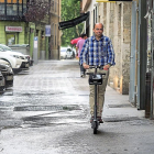 Un usuario de patinete eléctrico por las calles de la ciudad.-PHOTOGENIC / M. A. S.