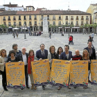 El alcalde palentino y el portavoz del festival presentan  el cartel junto a la presidenta de la Diptuación, Ángeles Armisén, entre otros.-ICAL