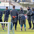 Portugal se dirige a los jugadores durante el entrenamiento de ayer.-Miguel Ángel Santos