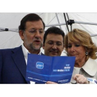 Rajoy y Aguirre, en el 2010, en un mitin contra el IVA cultural que después el PP acabó subiendo.-AGUSTÍN CATALÁN