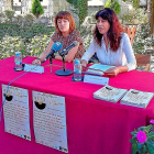 Sandra Pérez y Ana Redondo durante la presentación de Mediodía de versos en el patio de la Casa Zorrilla.-EL MUNDO