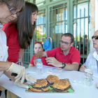 Hamburguesas dulces, el postre ganador en el concurso de la Cistérniga.-JOSÉ C. CASTILLO