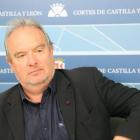 El portavoz de Hacienda del Grupo Parlamentario Socialista, José Francisco Martín, informa sobre la liquidación de la financiación de Castilla y León 2014.-ICAL