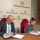 El presidente de la Diputación, Jesús Julio Carnero, y la presidenta de ATA, Soraya Mayo, esta mañana en la firma-E.M