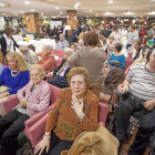 Salón de actos de la residencia ‘Plaza Real’ de Zaratán abarrotado en la fiesta del primer aniversario.-Pablo Requejo