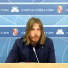 El secretario general de Podemos y portavoz en las Cortes de Castilla y León, Pablo Fernández, ofrece una rueda de prensa para tratar cuestiones de actualidad política-ICAL