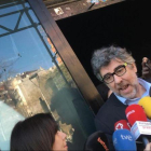 El abogado de Jordi Sànchez, Jordi Pina, en declaraciones ante la sede de la ANC durante su registro por la Guardia Civil.-AGENCIAS