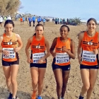 De izquierda a derecha, Lola Victorino, Rocío Garrido, Salma Bueno, Marta Gómez, Ángela Viciosa y Lidia Martín, campeonas de España de campo a través.-EM